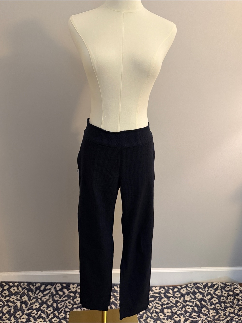 Women's Black Cropped Knit Pull-On Pants
